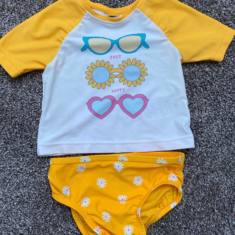 Old navy rash guard